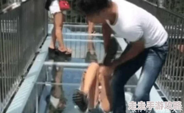 扒开女人双腿猛进猛出免费视频最近爆红网络引发热议