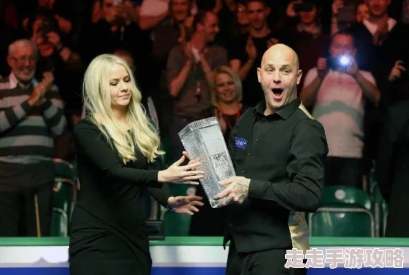 美女露出奶2023斯诺克北爱尔兰公开赛第1轮巴里·霍金斯VS埃利奥特·斯莱瑟录播追求卓越，勇往直前！