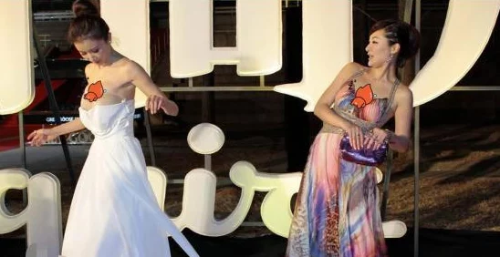 掀起她的裙子从后面进近日该影片在社交媒体上引发热议，观众对其剧情发展和角色塑造表示关注