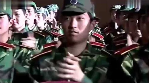 班长突然将遥控器开到最大音量震耳欲聋吓坏众人众人纷纷捂住耳朵
