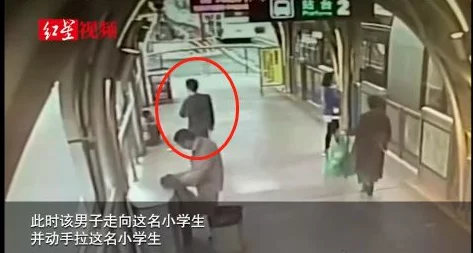 在公交车上弄到高c人太多逃少女成功逃离现场后躲进附近商场厕所惊魂未定