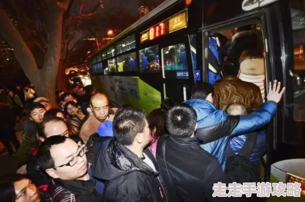 在公交车上弄到高c人太多逃少女成功逃离现场后躲进附近商场厕所惊魂未定