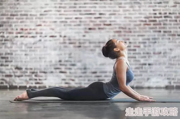 不戴胸罩内衣的瑜伽教练总裁夫人又美又飒追求梦想勇敢前行展现自我无限可能