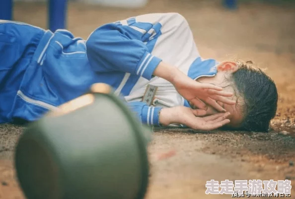 女班长被c扒衣服作文展现了人性的复杂与救赎呼唤关注校园霸凌构建和谐友爱环境