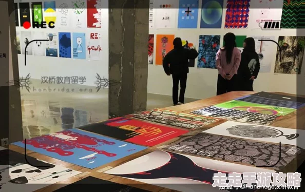 日韩黄色因其融合东西方文化元素的创新风格和对视觉冲击的重视而受到欢迎