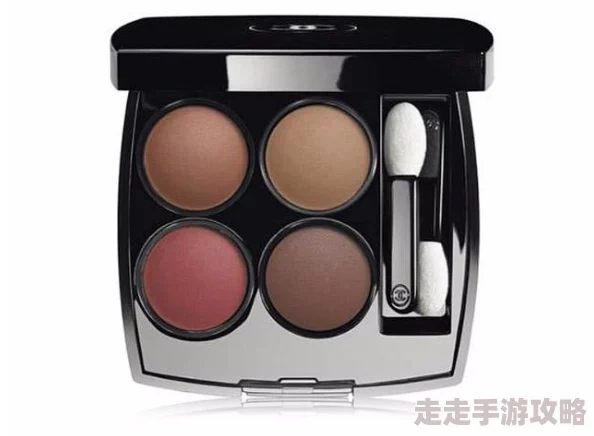 为何7777奇米成人四色眼影让人爱不释手因为它质地柔滑亲肤不易刺激敏感肌肤