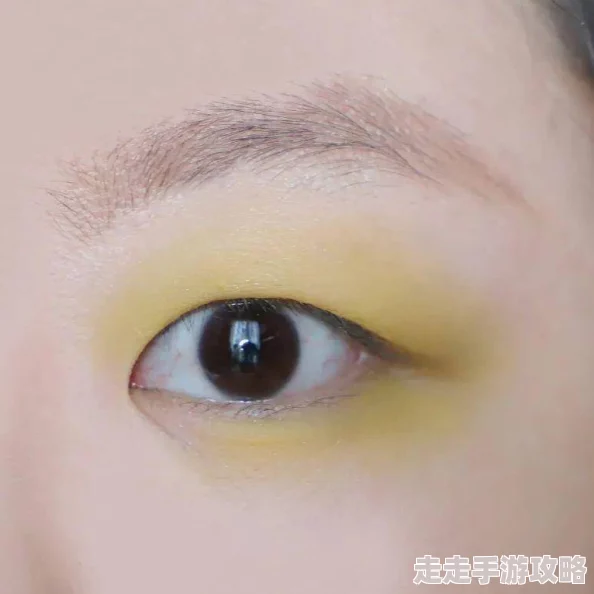 为何7777奇米成人四色眼影让人爱不释手因为它质地柔滑亲肤不易刺激敏感肌肤