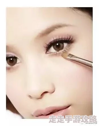 为何7777奇米成人四色眼影让人爱不释手因为它质地柔滑亲肤不易刺激敏感肌肤