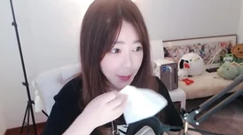 小尤奈露骨写真2025最新高清无码资源流出引热议 小尤奈露骨写真2025最新高清无码资源流出引热议